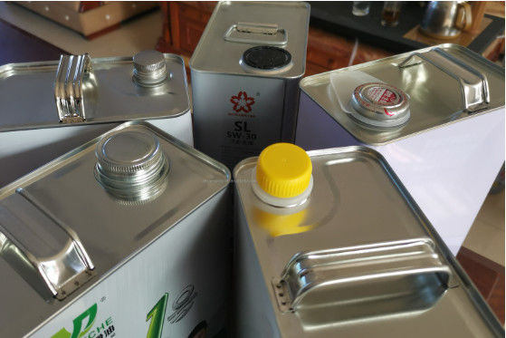 Cartuccia di olio di stagno per motore quadrata 4L F con becco per olio motore